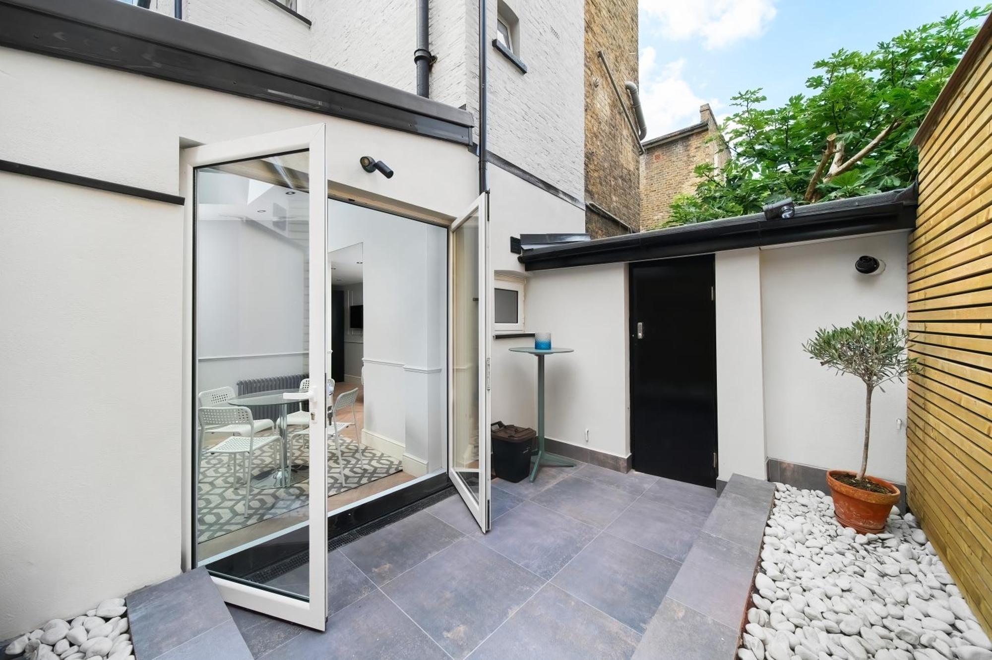 Nine Elms Modern Studio Apartments London Exterior photo