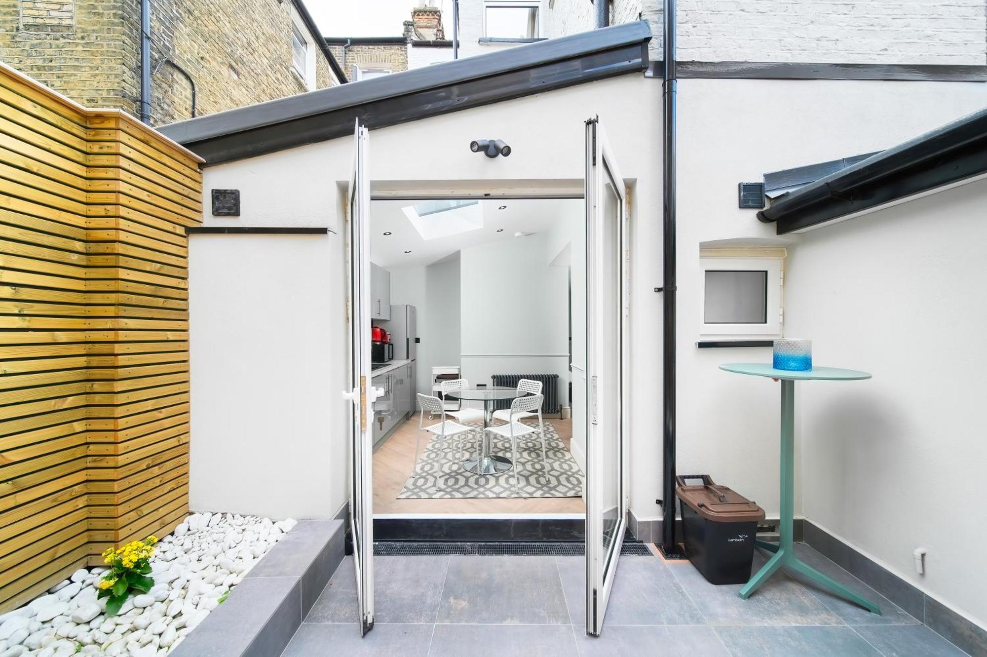 Nine Elms Modern Studio Apartments London Exterior photo